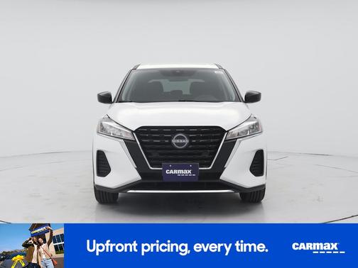 White 2023 Nissan Kicks S