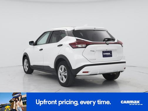 White 2023 Nissan Kicks S