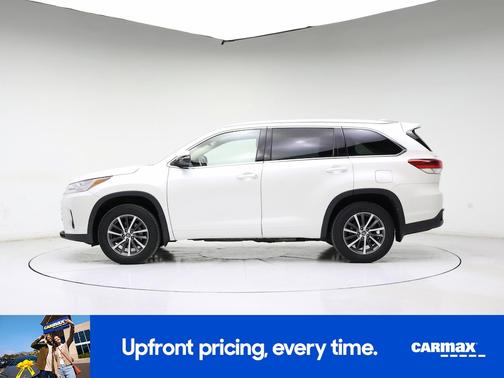 White 2017 Toyota Highlander XLE