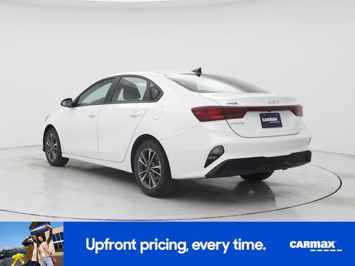 White 2024 Kia Forte LXS