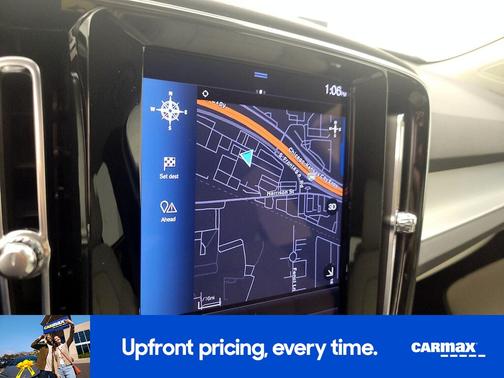 2022 Volvo XC40 T5 Momentum