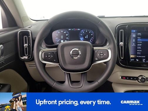 2022 Volvo XC40 T5 Momentum