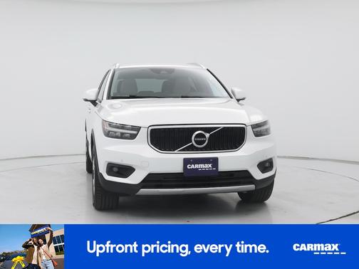 2022 Volvo XC40 T5 Momentum
