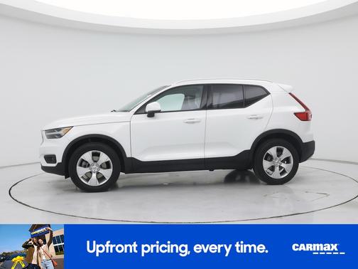2022 Volvo XC40 T5 Momentum