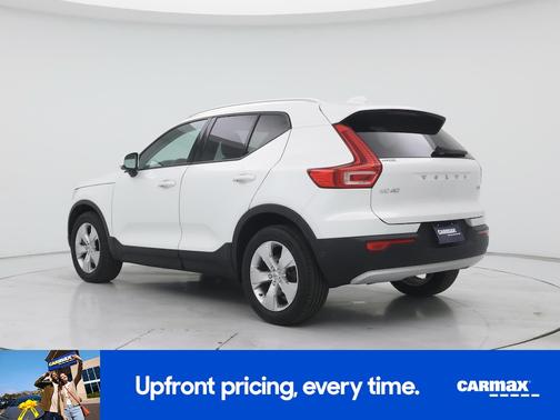 2022 Volvo XC40 T5 Momentum