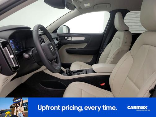 2022 Volvo XC40 T5 Momentum