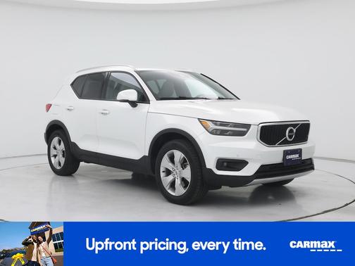 2022 Volvo XC40 T5 Momentum