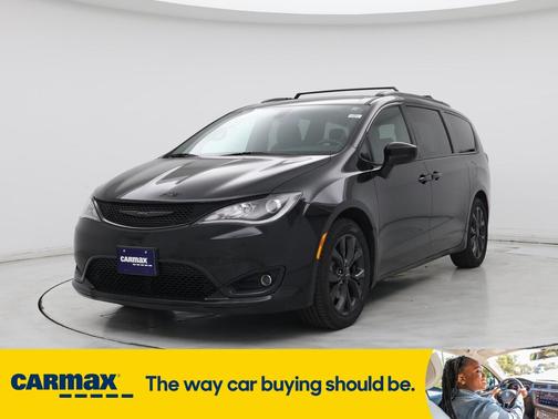 2020 Chrysler Pacifica Red S