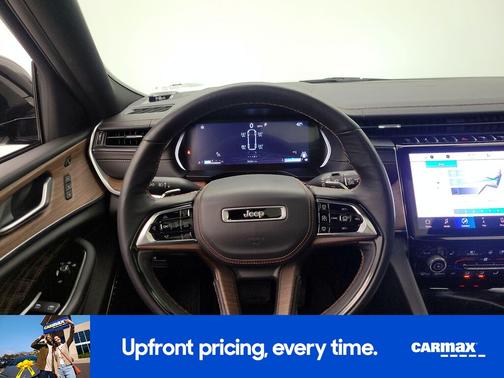 2022 Jeep Grand Cherokee Summit