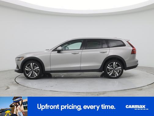 2025 Volvo V60 Cross Country B5 Plus