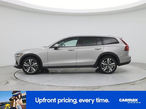 2025 Volvo V60 Cross Country B5 Plus