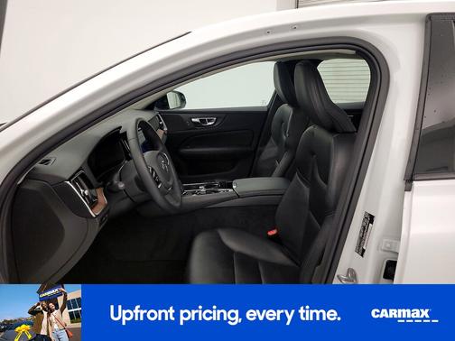 2023 Volvo S60 Recharge Plug-In Hybrid T8 Plus Dark Theme