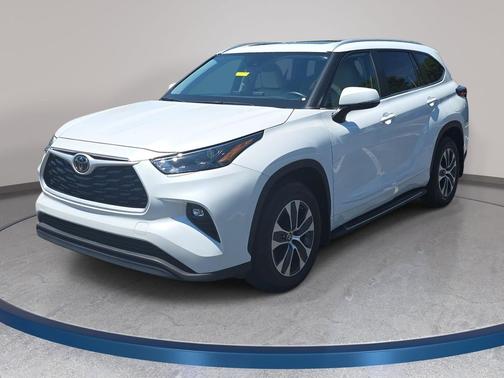 Wind Chill Pearl 2023 Toyota Highlander XLE