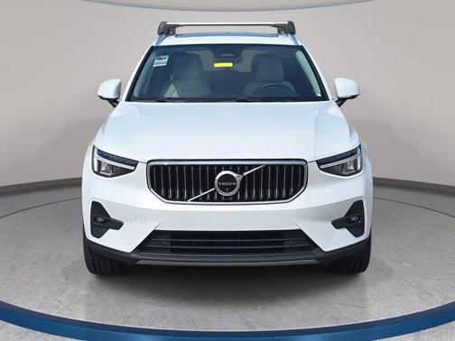 2023 Volvo XC40 B4 Plus Bright Theme