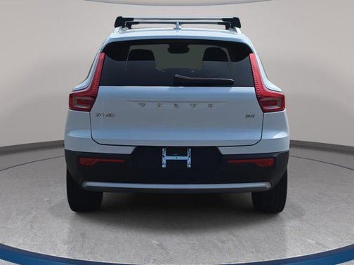 2023 Volvo XC40 B4 Plus Bright Theme