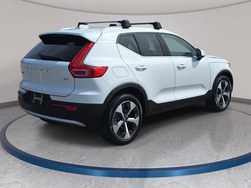 2023 Volvo XC40 B4 Plus Bright Theme