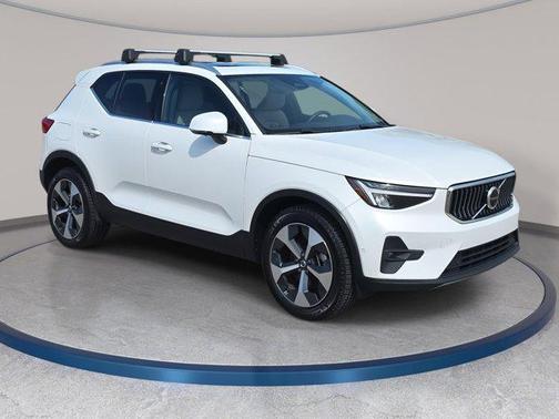 2023 Volvo XC40 B4 Plus Bright Theme