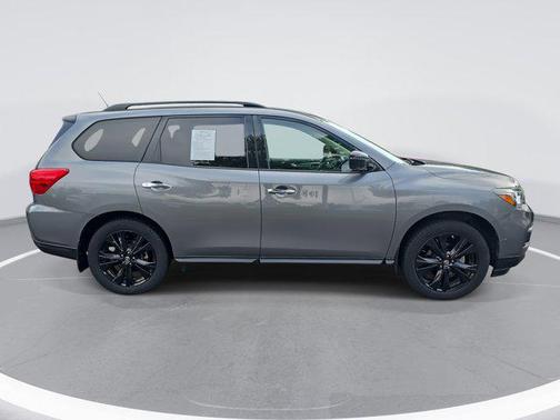 2018 Nissan Pathfinder SL
