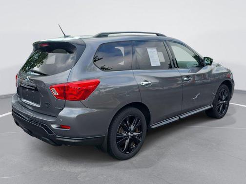 2018 Nissan Pathfinder SL