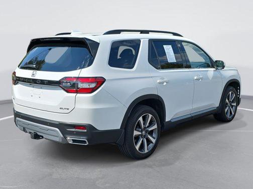 2023 Honda Pilot AWD Elite