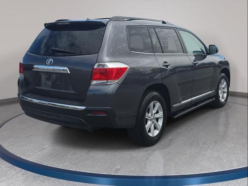 Magnetic Gray Metallic 2012 Toyota Highlander SE