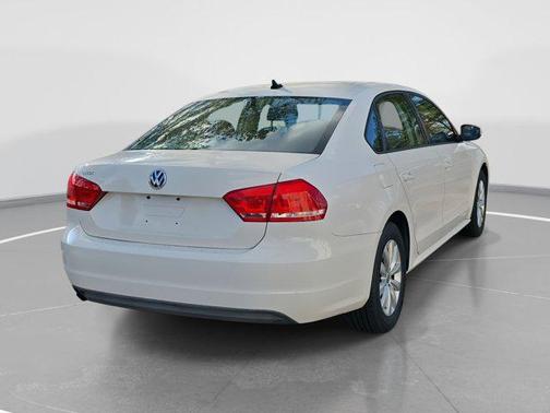 2014 Volkswagen Passat 2.5L Wolfsburg Edition