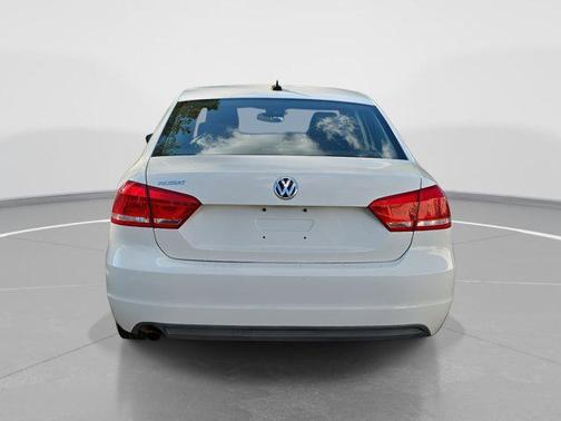 2014 Volkswagen Passat 2.5L Wolfsburg Edition