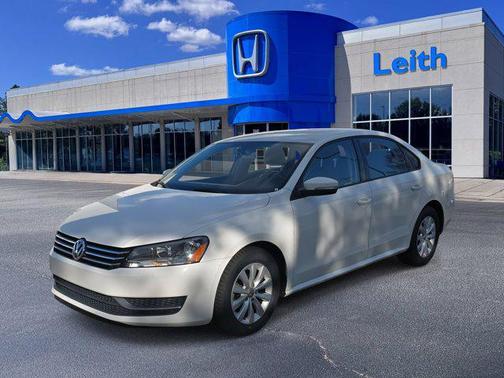 2014 Volkswagen Passat 2.5L Wolfsburg Edition