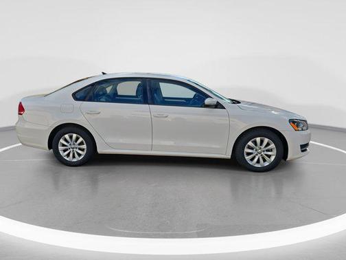 2014 Volkswagen Passat 2.5L Wolfsburg Edition