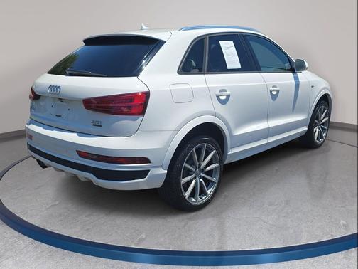 Cortina White 2018 Audi Q3 2.0T Premium