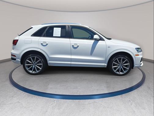 Cortina White 2018 Audi Q3 2.0T Premium