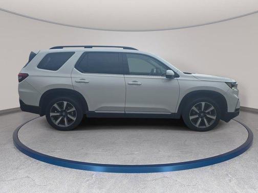 Platinum White Pearl 2025 Honda Pilot Elite