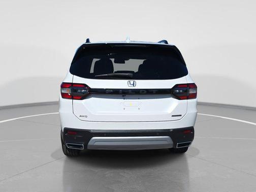 2025 Honda Pilot Touring 8-Passenger