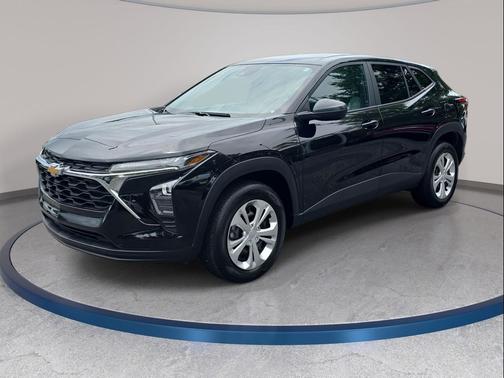 Mosaic Black Metallic 2024 Chevrolet Trax LS