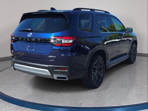 Obsidian Blue Pearl 2024 Honda Pilot Touring 8-Passenger