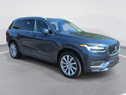 2020 Volvo XC90 T6 Momentum