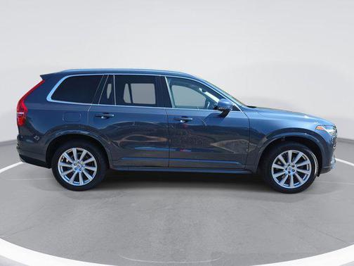 2020 Volvo XC90 T6 Momentum