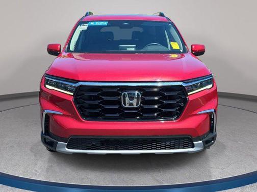 Radiant Red Metallic II 2023 Honda Pilot Touring 8-Passenger