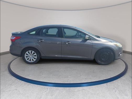 STERLING GRAY METALLIC 2014 Ford Focus SE