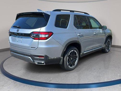 Solar Silver Metallic 2026 Honda Pilot Touring 8-Passenger