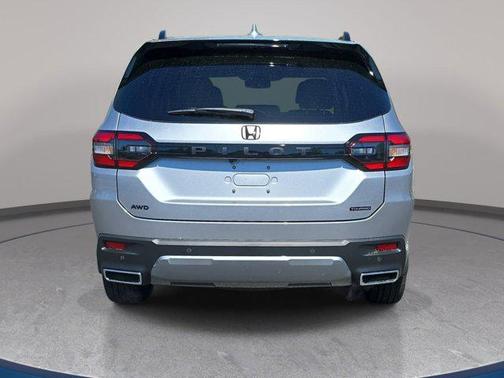 Solar Silver Metallic 2026 Honda Pilot Touring 8-Passenger