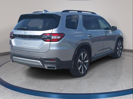 Lunar Silver Metallic 2025 Honda Pilot Touring 8-Passenger