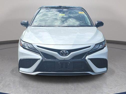 Wind Chill Pearl/Midnight Black Metallic 2023 Toyota Camry XSE