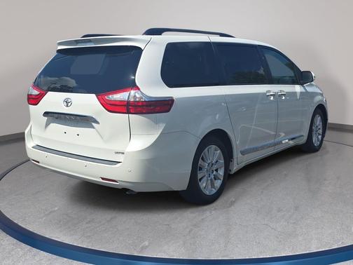 Blizzard Pearl 2015 Toyota Sienna Limited