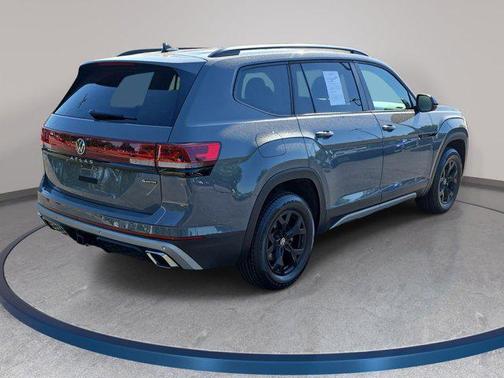 Platinum Gray Metallic 2024 Volkswagen Atlas 2.0T SE w/Technology 4MOTION