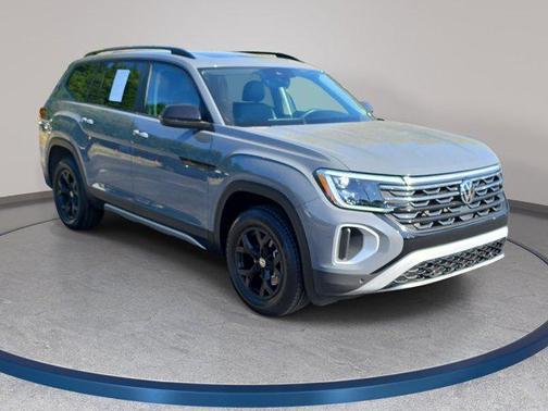 Platinum Gray Metallic 2024 Volkswagen Atlas 2.0T SE w/Technology 4MOTION