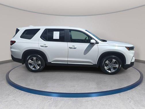 Platinum White Pearl 2023 Honda Pilot 2WD EX-L 7 Passenger