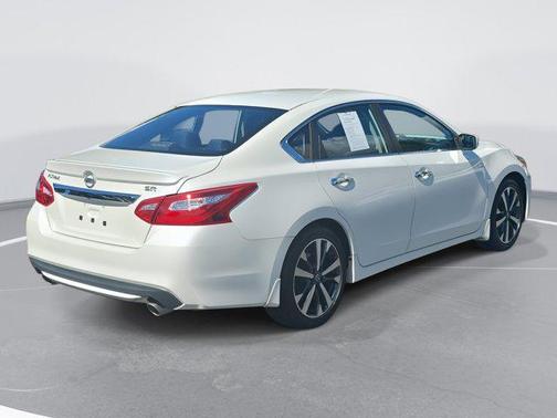 2016 Nissan Altima 2.5 SR