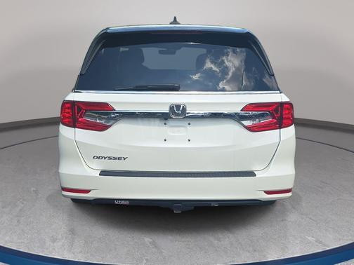 White Diamond Pearl 2018 Honda Odyssey EX-L