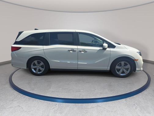White Diamond Pearl 2018 Honda Odyssey EX-L